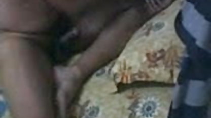 घुंघराले काले बाल वाली प्रशंसा करते हैं उसके ठाठ सेक्सी हिंदी एचडी मूवी शरीर