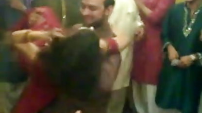 लालची काले बाल वाली के साथ चोटी वाली बैठे क्सक्सक्स हिंदी मूवी पर एक चीख़ भाग्यशाली मालिश