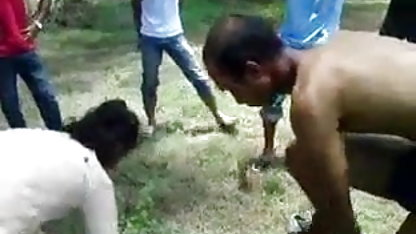 आदमी गड़बड़ द्वारा कुत्ता शैली लड़की पर हिंदी में फुल सेक्स मूवी एक बाइक में के झाड़ियों