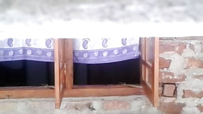 युवा व्यापारी एक पूल सेक्सी मूवी दिखाओ हिंदी में विला में एक वेश्या Snots