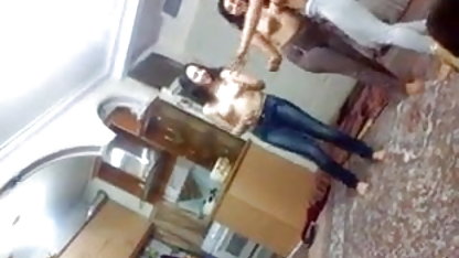 एक किसान चाल एक मोटी लंड के बीच के पैर के एक busty सेक्सी हिंदी वीडियो एचडी मूवी Milla