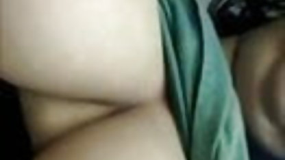 आदमी सोफे पर एक सेक्सी मूवी हिंदी सेक्सी मूवी सुंदर मासूम लड़की है ।