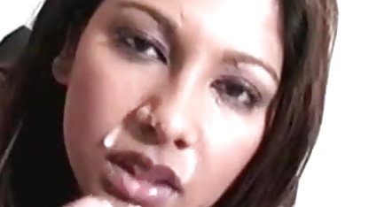 दो सुंदर सेक्सी वीडियो हिंदी एचडी मूवी महिला seductively पंगा लेना के साथ चुंबन