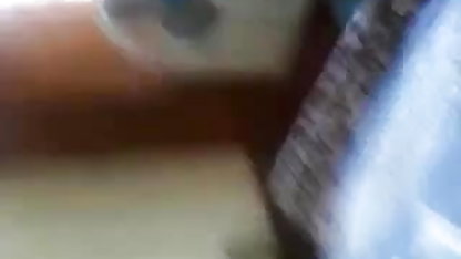 निदेशक सेक्सी हिंदी मूवी सेक्सी नौकरानी fucks
