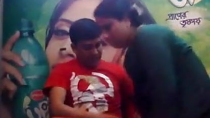 दोस्त लेता है बंद पर के फोन हस्तमैथुन सुंदर फुल मूवी वीडियो में सेक्सी प्रेमिका