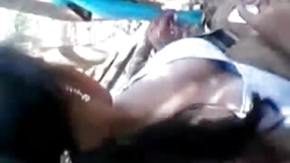युवा नौकर सेक्स हिंदी मूवी बिस्तर पर masturbates
