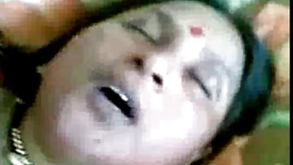 आवारा एक कारण मिल गया और उसके बेडरूम में एक बड़े हिंदी फिल्म सेक्सी एचडी में पेड़ के साथ एक काले पड़ोसी लालच के लिए कुछ पाने के लिए