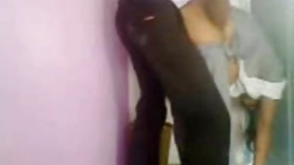 चांदी की मिनी ड्रेस में एक सेक्सी हिंदी मूवी में लड़की थी