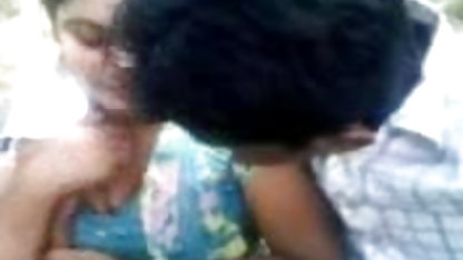 चाकू के सामने पर्पल डिलन पर एक महिला की हिंदी सेक्सी वीडियो मूवी आंखें