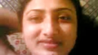 सुंदर लड़की के साथ एक टैटू बनाता सनी लियोन सेक्सी मूवी हिंदी है एक रॉयल में एक मुद्रा ६९