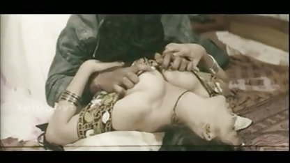Busty अनुभवी लेस्बियन अभ्यास योनि मुठ्ठी घुसाना के हिंदी फुल सेक्सी मूवी साथ प्रेमिका