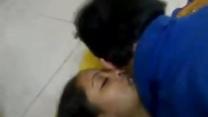 परिपक्व सेक्सी मूवी एक्स एक्स एक्स महिला सिखाता है युवा हूकर चूसना डिक प्रेमी