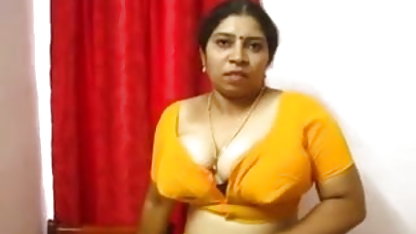 रेड इंडियन लड़की संभोग करने के ब्लू मूवी एचडी लिए ग्लास phallus masturbates