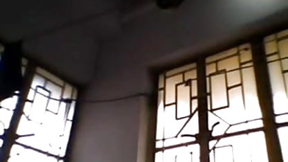 खाल उधेड़नेवाला डालता है एक विवाहित महिला पर एक Shiku सेक्सी मूवी हिंदी में