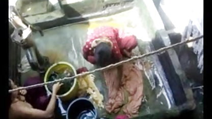 एक एचडी मूवी सेक्सी रूसी लड़की के स्कर्ट के नीचे जाँघिया