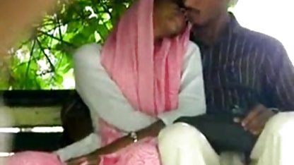 एक सेक्सी फिल्म फुल सेक्सी जीवंत पति के साथ एक दोस्त के लिए