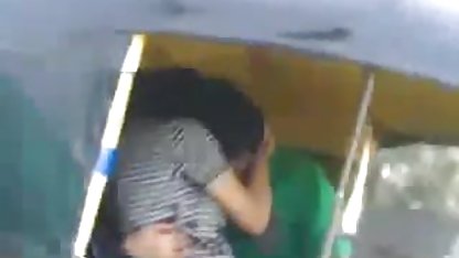 सजाया काले महिला के साथ एक पिटाई बीएफ सेक्सी फिल्में मूवी करते हुए पीसा