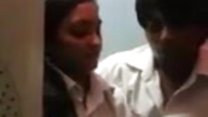 तूफानी संभोग सुख के क्षण में पेड़ moans के नीचे हिंदी सेक्सी मूवी दिखाओ पतला डाई