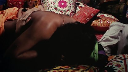 तीन सुंदरियों के सेक्सी वीडियो में हिंदी मूवी साथ छेड़खानी के लड़कों के लिए एक त्वरित सेक्स