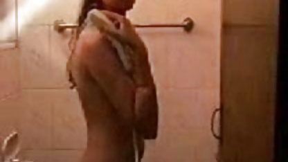 स्कीनी श्यामला पुरुषों की भीड़ के साथ गुदा समूह हिंदी सेक्सी मूवी फिल्म के लिए तैयार था