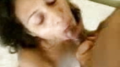 आदमी सेक्सी पिक्चर हिंदी फुल मूवी एक बड़ी busty मां को उदास अलविदा ।